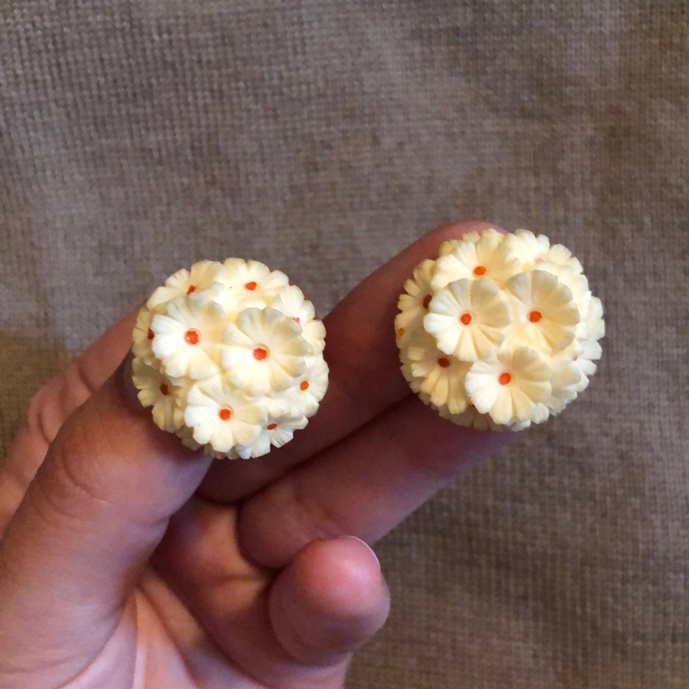 Vintage daisy screw back earrings Japan silver